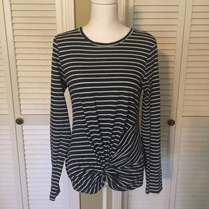 Universal Thread Goods Co. Twist Front Top